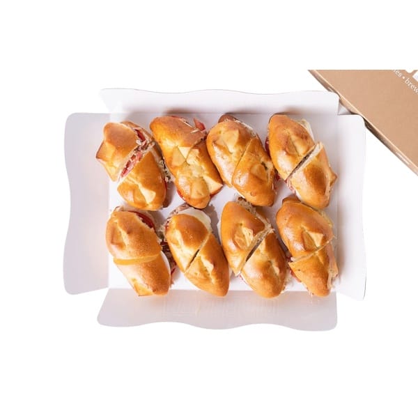 Bandeja brioches vegetales (atún)